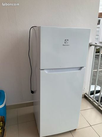 Un frigidaire et congélateur