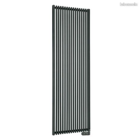 Un Grand Radiateur Électrique Design inertie de Fluide delonghi