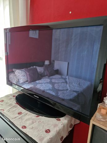 Un téléviseur LCD de 127 cm 130 prix fixe