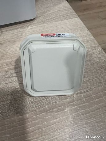 Une prise plexo blanc sable à encastrer nouvelle génération Legrand