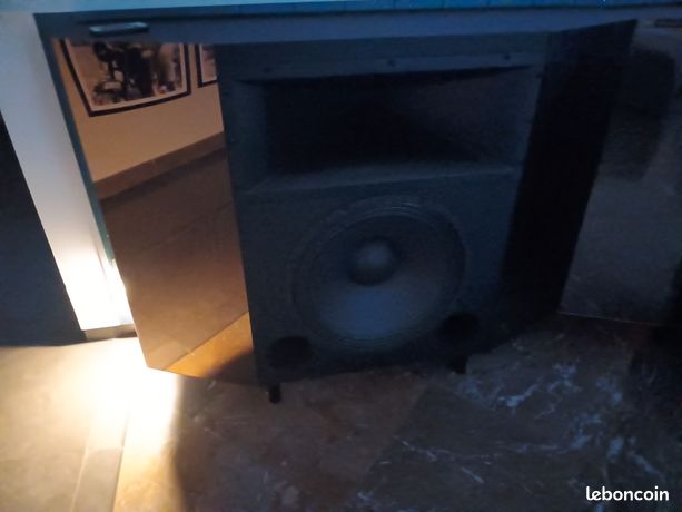 Une enceinte JBL c211 1300