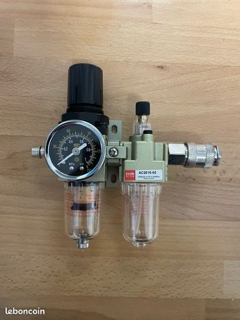 Unité régulateur pneumatique avec filtre et lubrificateur