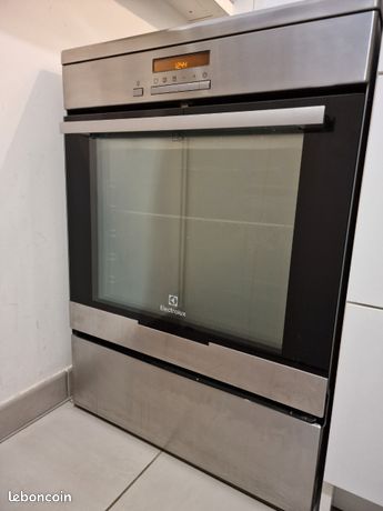 URGENT ELECTROLUX EKI6771AOX Cuisiniere induction