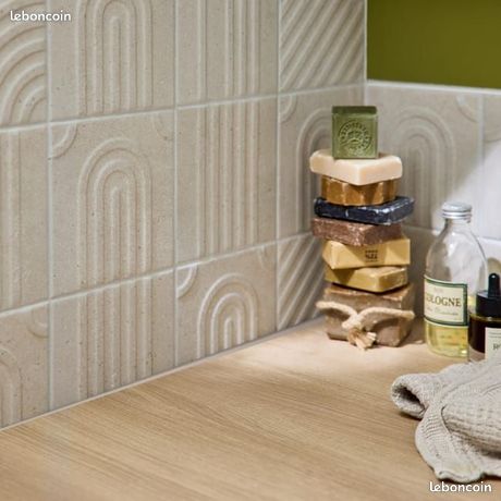 Faïence effet béton avec décor