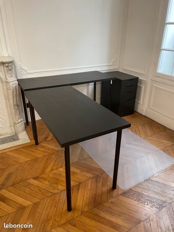 10 bureaux IKEA LAGKAPTEN / ADILS et 8 caissons à tiroirs IKEA ALEX assortis