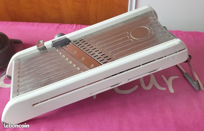 Urgent Mandoline multifonctions NEUVE