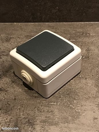 Va et vient étanche IP44 PLEXO LEGRAND