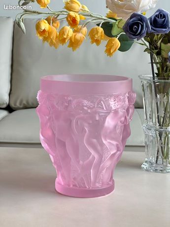 Vase .Lalique .Ten Beauty
