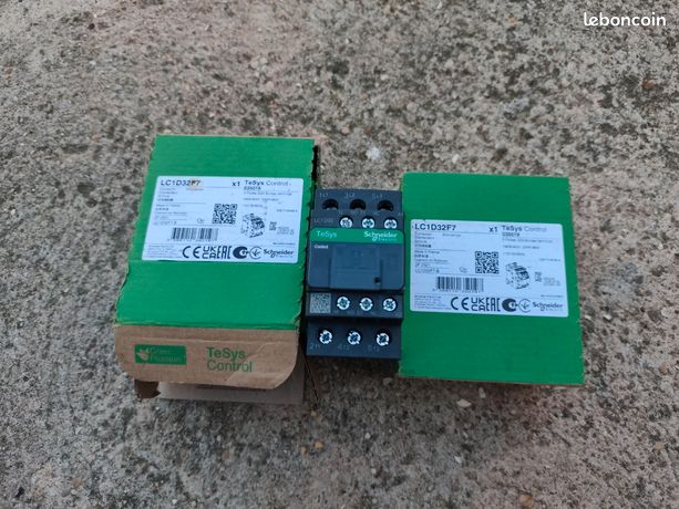 Vend 2 contacteur LC1D32F7