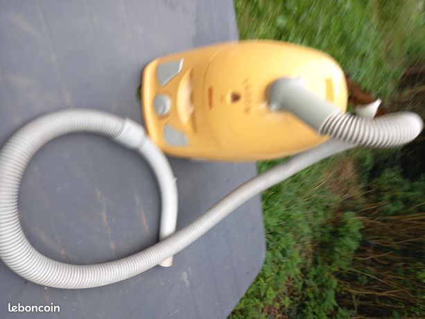 VEND ASPIRATEUR ménager