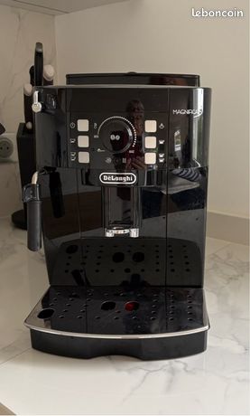 Vend cafetière broyeur Delonghi Magnifaca S
