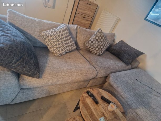 Vend canapé 3 place et son pouf