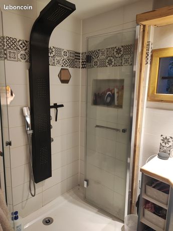 Vend colonne de douche hydromassante