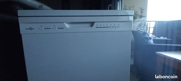 Vend lave-vaisselle HIGH1ONE acheté il y a un an avec une garantie de 5an eta comme neuf. Valeur URL masquée pour votre sécurité le vend 150euros