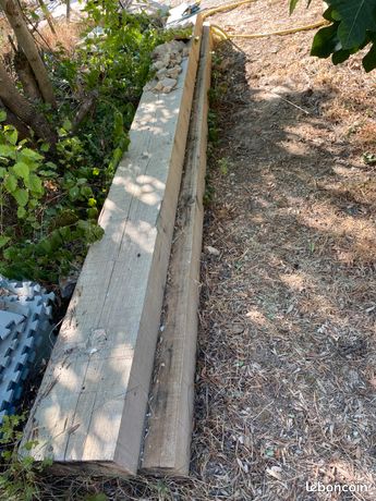 2 grandes poutres en bois n'ayant jamais servi