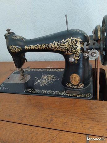 machine à coudre avec son meuble marché encore