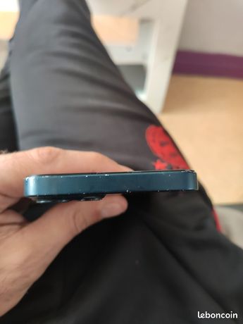 ou échange iphone 13 écran pas caméra et une mini fissure a peine visible