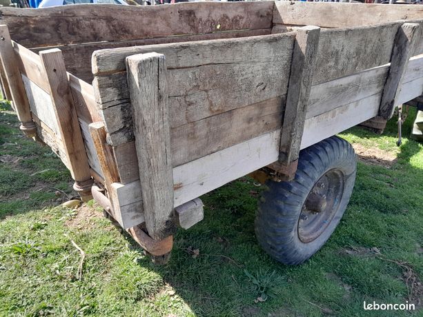 Vend petite charrette en bois en bon état