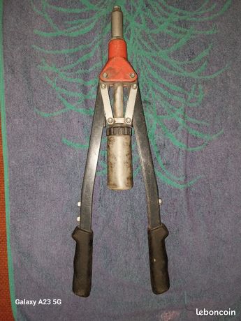 Vend pince a riveter