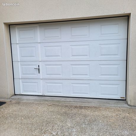 Vend porte de garage aves petite porte intégré 315mx2m