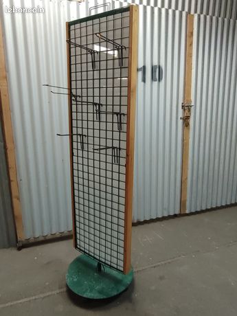 Vend présentoir sur roulettes