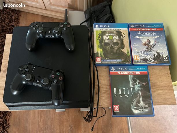 Vend Ps4 Slim 1To + 3 jeux + 2 manettes