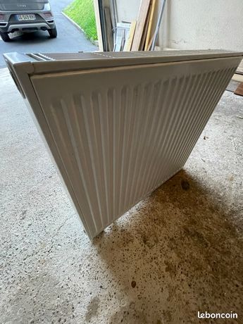 Vend radiateur à eaux Hauteur 700. Largeur 800