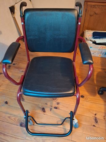 Vend siège garde robe à roulettes