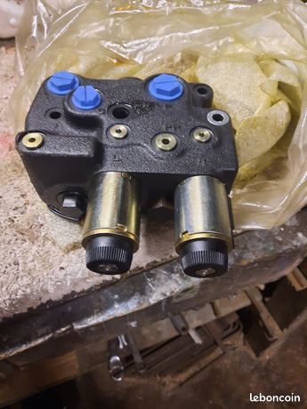 Vend valve hyd de coupe NEUVE pour AXIAL FLOW 2100 2300