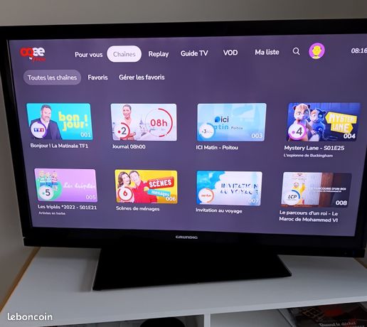 Télé GRUNDIG pied central rotatif peut tourner à 90°