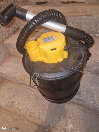 un aspirateur a poussière et fonction souffleur