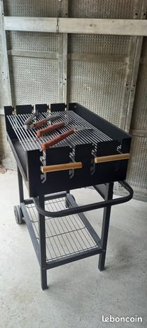 Vends barbecue à charbon de bois avec set de 3 accessoires