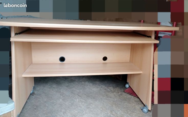 bureau informatique sur roulettes