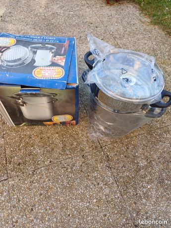 Vends couscoussiere hamais servi neuve