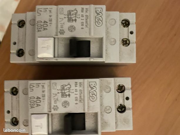 deux inters différentiel de 40 milli-ampères de baco