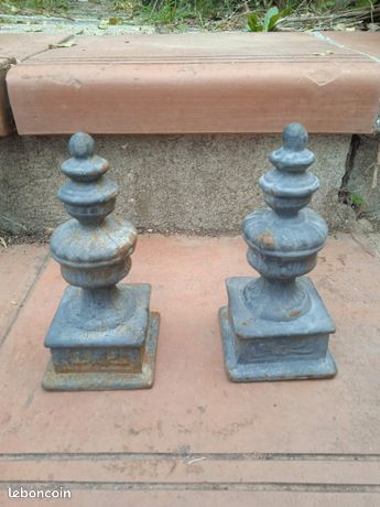 Vends deux petits chenets en acier a souder