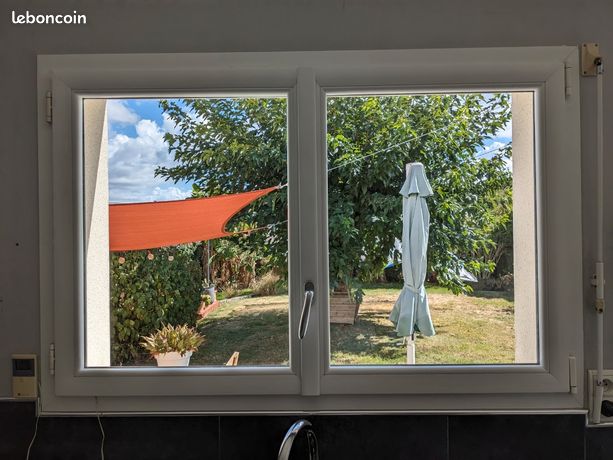 Vends FENÊTRE OB PVC blanc avec son VOLET ROULANT manuel