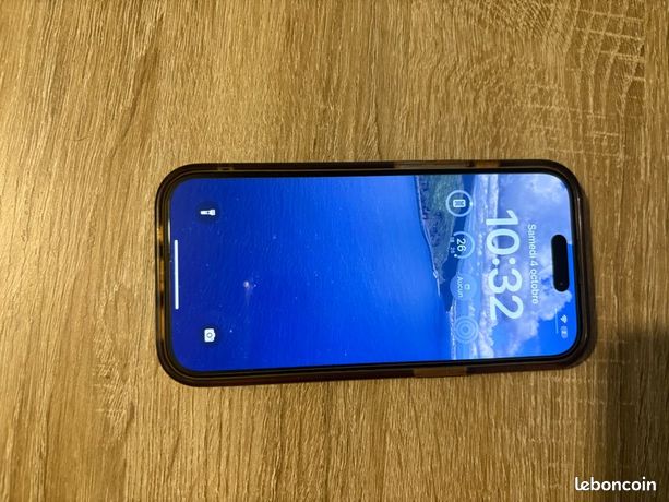 Vends iPhone 15 comme neuf