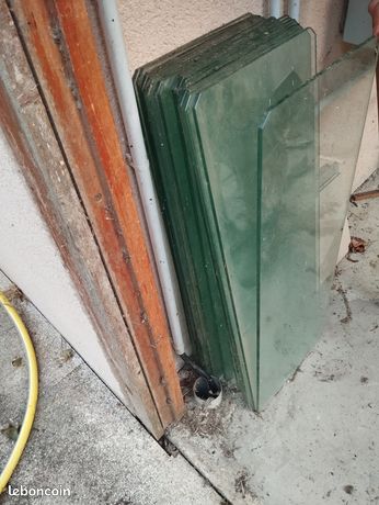 porte et étagères en verre