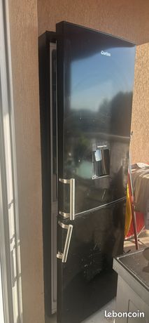 Vends réfrigérateur de marque Curtis avec distributeur deau 40