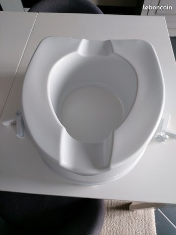 Vends réhausseur toilette 15 cm. 25