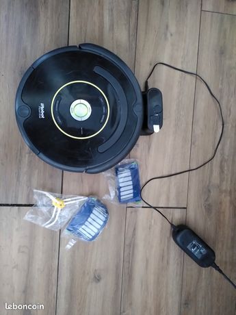 robot aspirateur roomba avec des pièces de rechanges et sa base