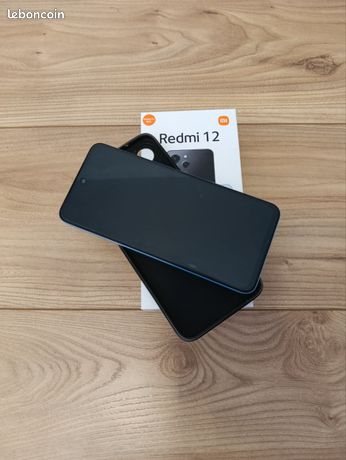 RedmiRedmi 12 Redmi 12 Avec emballage et deux coques une noire usée et une transparen