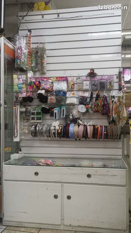 Vente de présentoirs d'occasion en bois OSB ou en métal