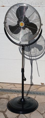 Ventilateur sur pied