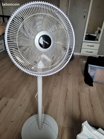 Ventilateur sur pied
