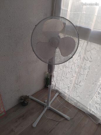 Ventilateur sur pied