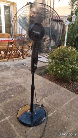 Ventilateur sur pied