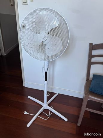 Ventilateur sur pied