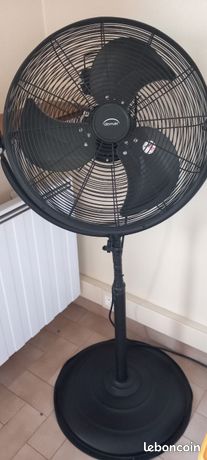 Ventilateur sur pied